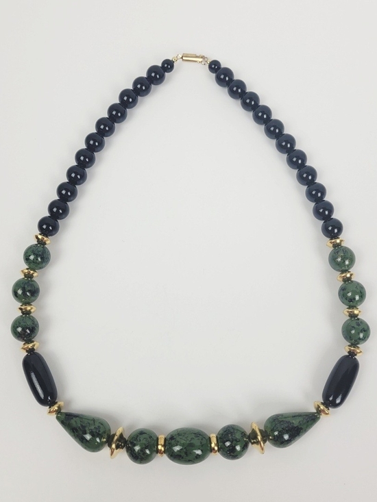 Source Unknown Jewelry - Vtg 80s~Faux Jade Chunky Statement Necklace~Plastic Graduating Beads~24"